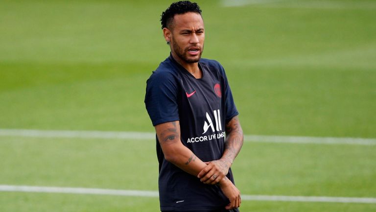 Neymar, en un entrenamiento con el PSG 