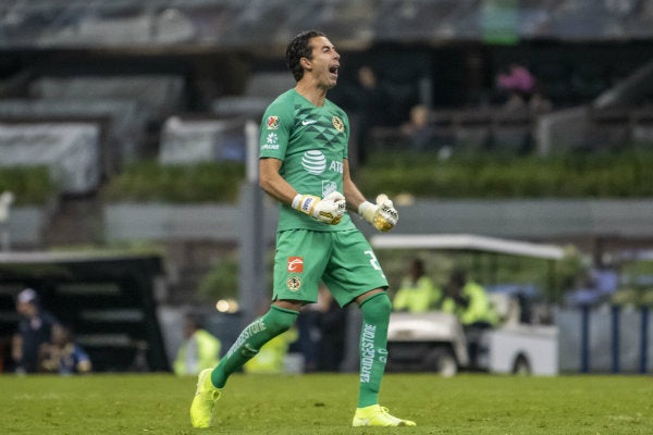 Óscar Jiménez festeja el gol del América