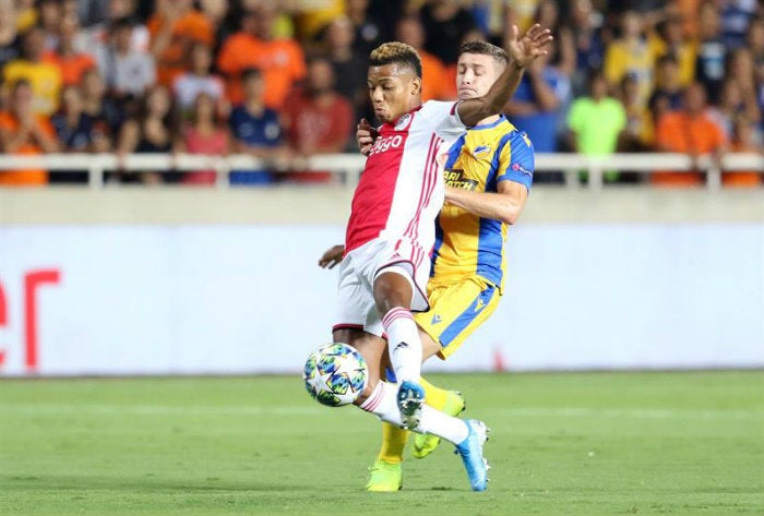 Neres, durante el partido ante APOEL