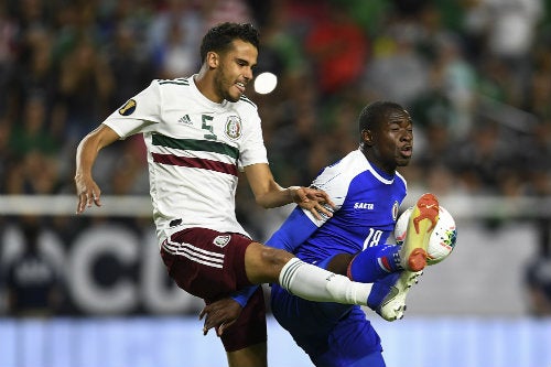 Diego Reyes durante un juego de la Selección Mexicana