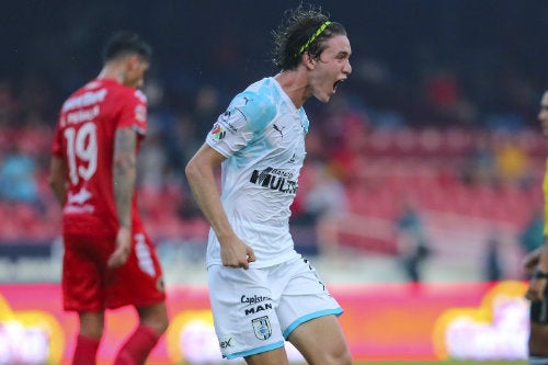 Marcel Ruíz festeja su gol ante el Veracruz 