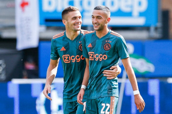 Tadic y Ziyech combinaron fuerzas para producir tres anotaciones