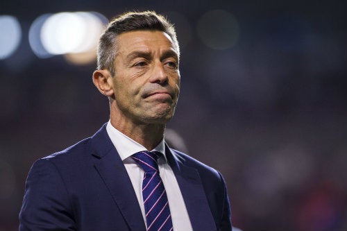 Pedro Caixinha durante un juego del Cruz Azul