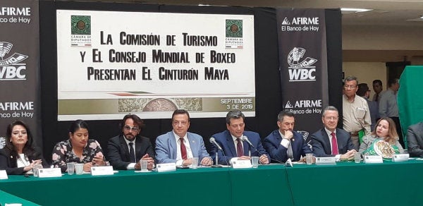 Presentación de cinturones mayas del CMB