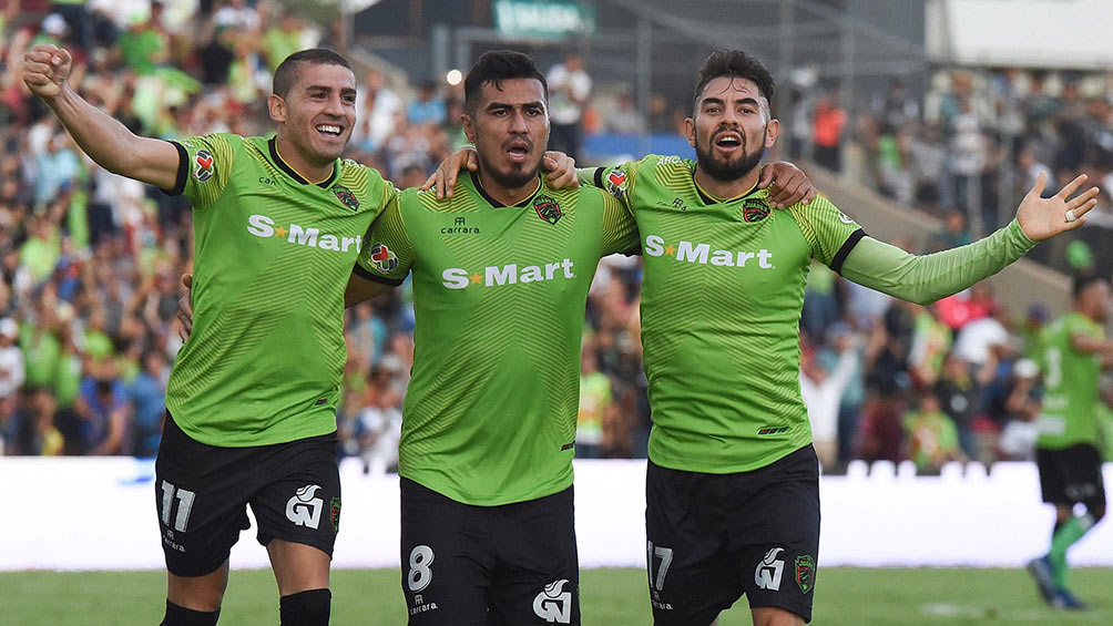Lezcano (al centro) festeja su gol, el del triunfo vs Monterrey