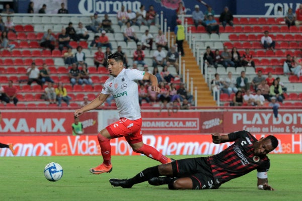 Leiton Jiménez se barre en el duelo ante Necaxa