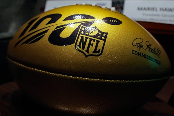 Balón conmemorativo de la temporada 100 de la NFL