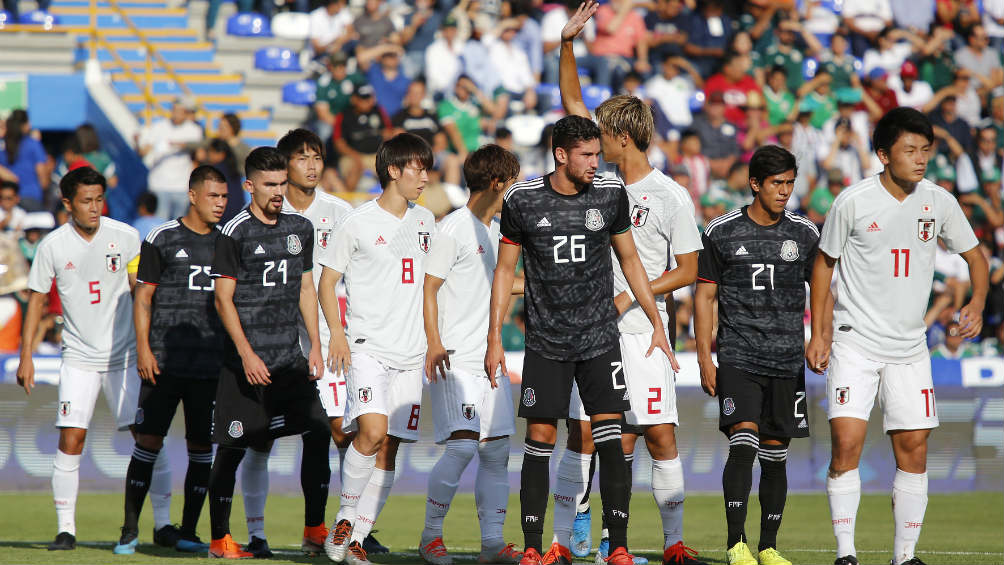 México y Japón durante el partido en Celaya