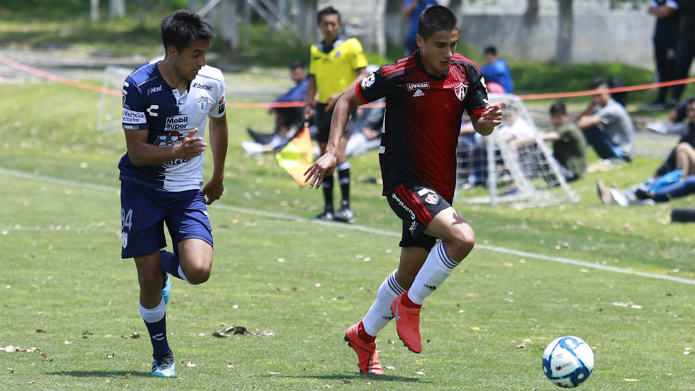 Sebastián Medellín y Emilio Cazares durante un partido 
