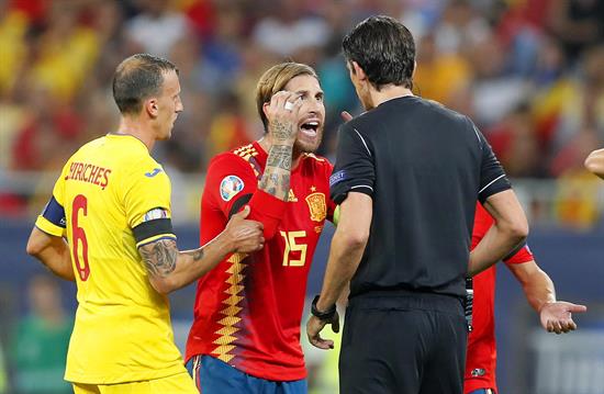 Ramos reclama una jugada en juego de España