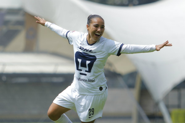Gabriela Álvarez festeja un gol ante Santos