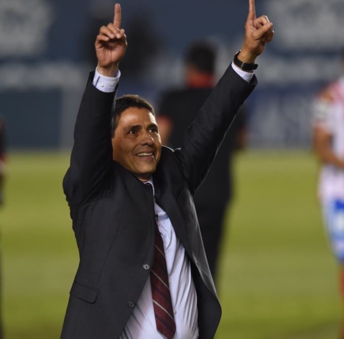 Alfonso Sosa celebra triunfo de San Luis