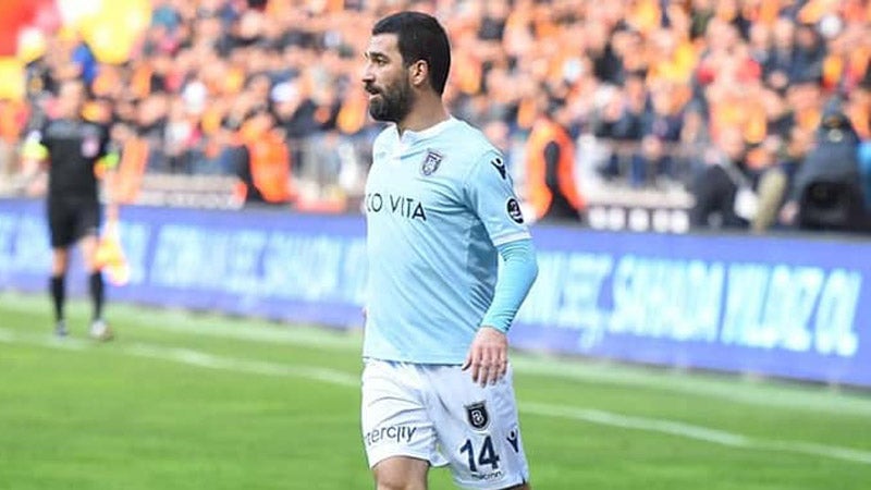 Arda Turan, durante un duelo con Basaksehir de Estambul