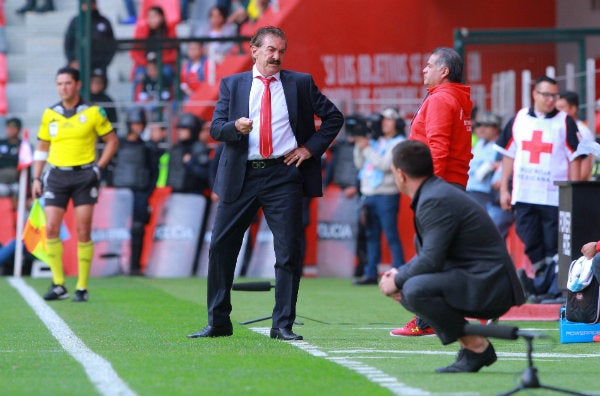 Ricardo Antonio La Volpe en el área técnica de Toluca