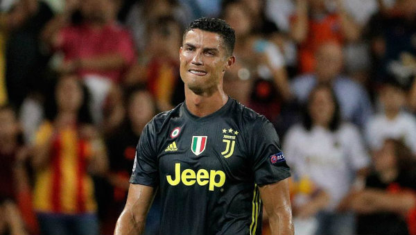 Cristiano Ronaldo lamentándose tras salir expulsado en un partido con Juventus
