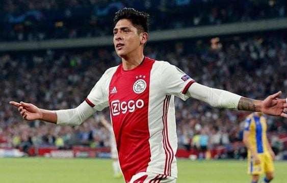 Edson Álvarez festeja un gol con el Ajax