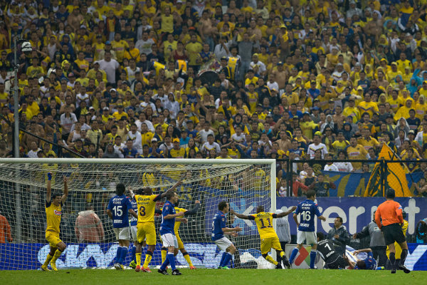Jugada de 2-1 en la Final del Clausura 2013 entre América y Cruz Azul
