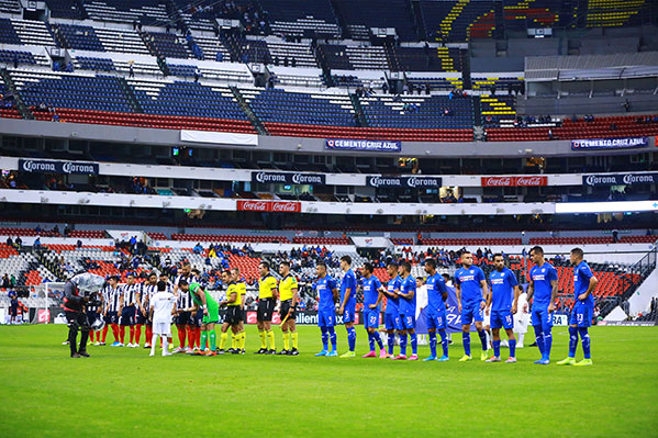 Jugadores de Cruz Azul y Monterrey, previo al partido