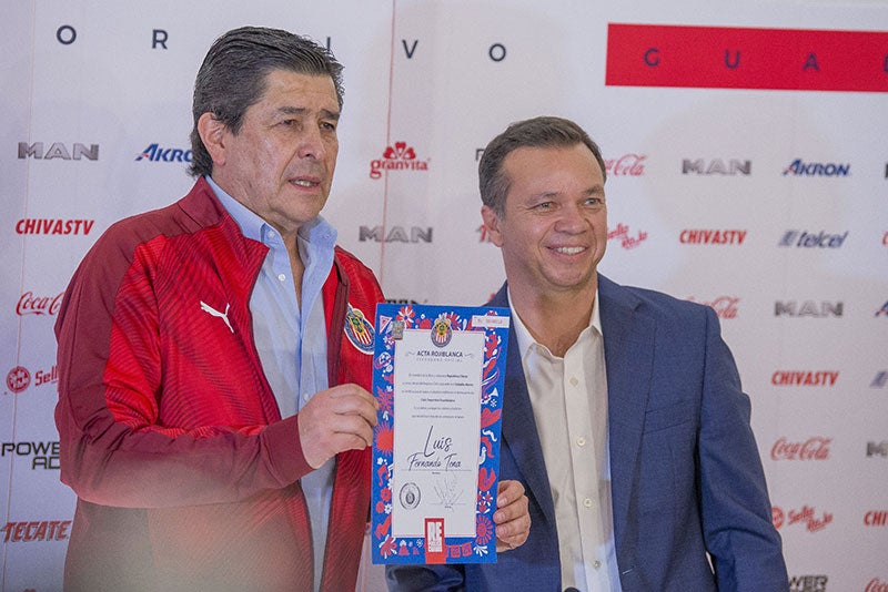 Luis Fernando Tena en su presentación con Chivas