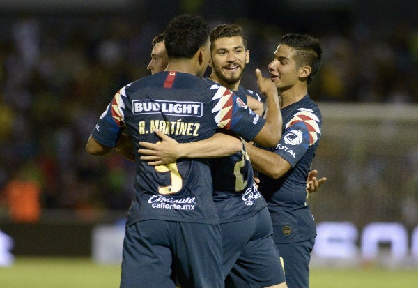 América celebrando una anotación en el partido previo a su aniversario