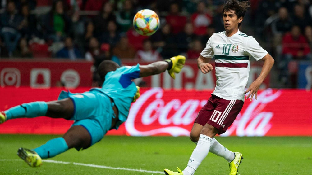 Macías durante el partido ante Trinidad y Tobago