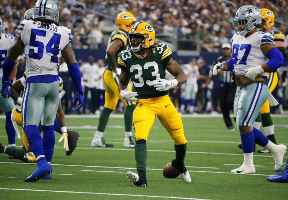 Aaron Jones firma una anotación contra Dallas