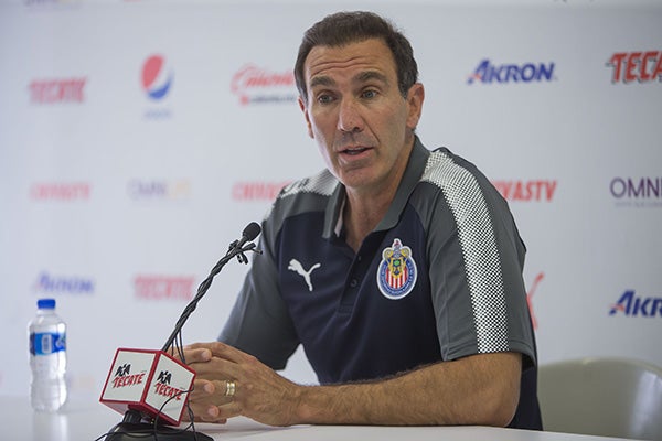 Paco Gabriel de Anda en conferencia de prensa de Chivas