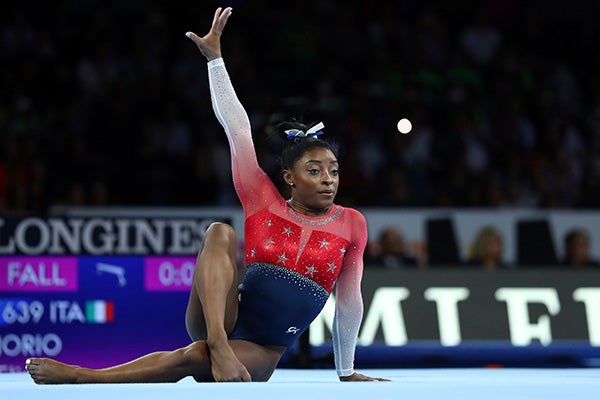 Simone Biles, durante su rutina de gimnasia 