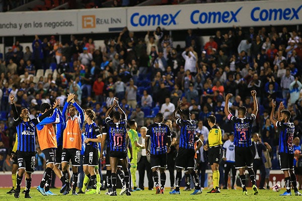 Jugadores de Gallos agradecen a la tribuna