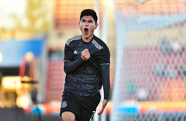 Vladimir Lorona celebra gol contra Argentina