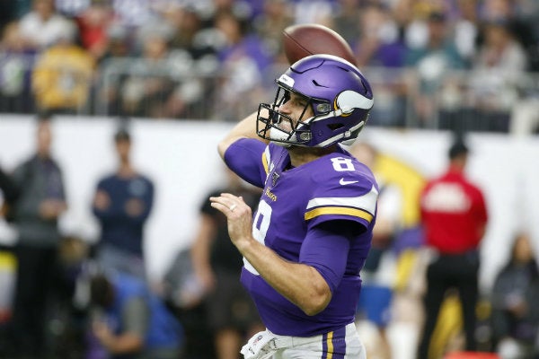 Kirk Cousins a punto de lanzar un pase