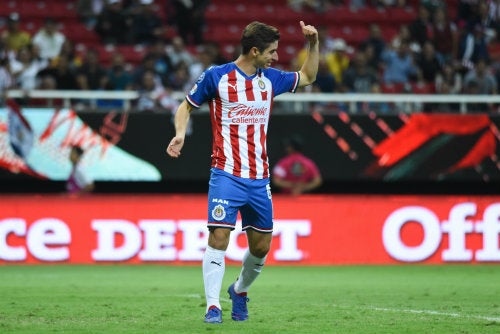 Isaac Brizuela durante un juego de Chivas