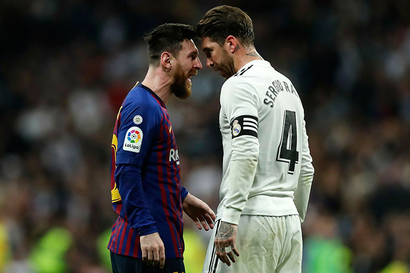Messi y Ramos se encaran durante un Clásico