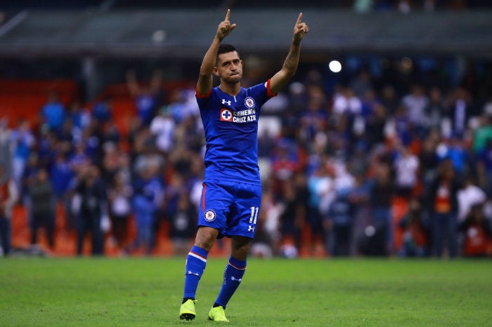 Elías Hernández, en un partido de Cruz Azul