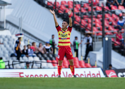 Carlos Sebastián Ferreira festeja un gol