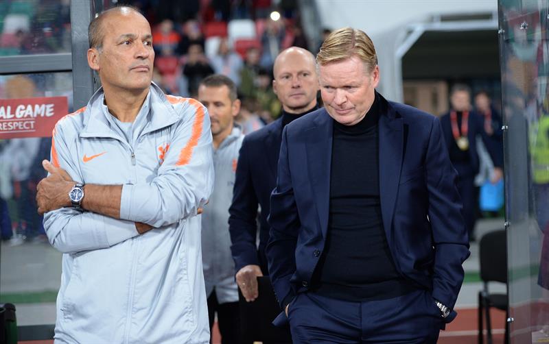 Ronald Koeman durante un partido con Holanda