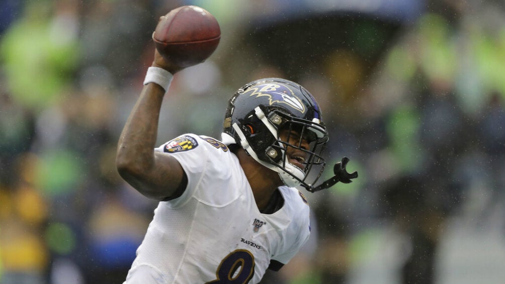 Lamar Jackson festeja una jugada de los Ravens