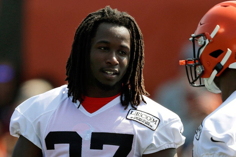 Kareem Hunt en una práctica con los Browns