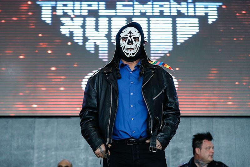 La Parka en un evento de Triple A 