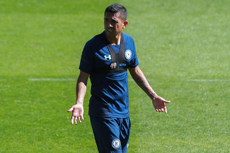 Elías Hernández, durante un entrenamiento con Cruz Azul