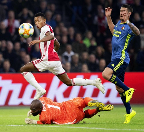 David Neres anota su gol vs Feyenoord