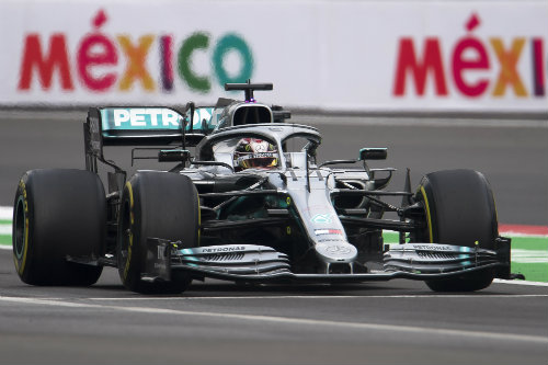 Lewis Hamilton en su vehículo durante el GP de México