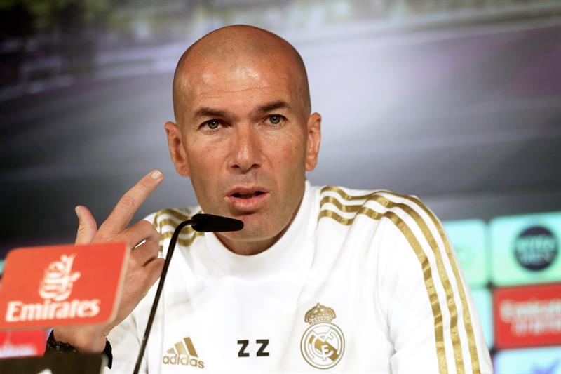 Zidane en conferencia de prensa con el Real Madrid