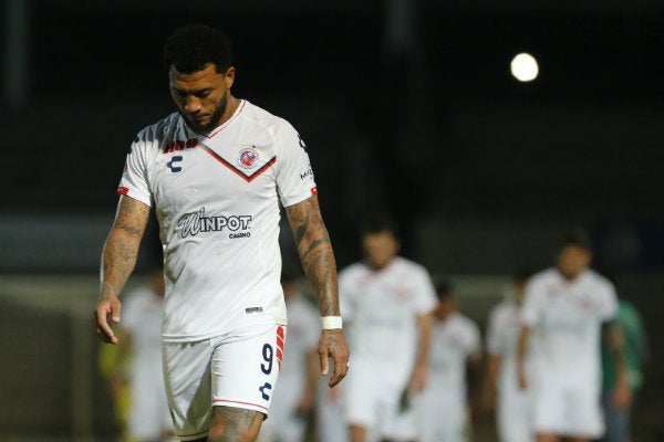 Colin Kazim-Richards lamentándose tras una derrota con Veracruz