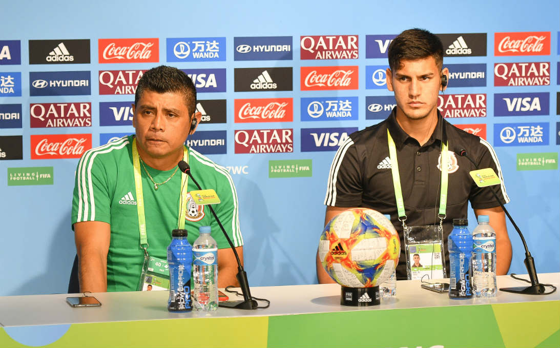Marco Antonio Ruíz y Jesús Gómez en conferencia de prensa