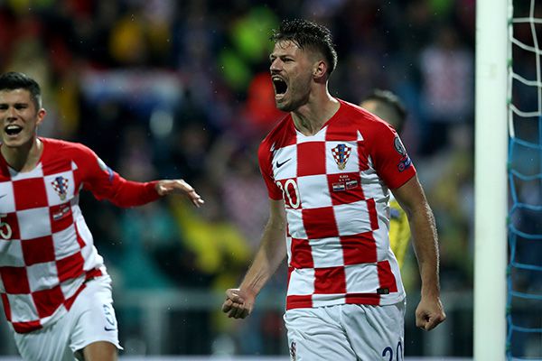 Bruno Petkovic celebra tras el segundo gol de los croatas 