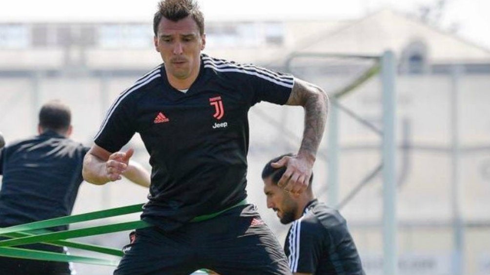 Mario Mandzukic entrenando duro con el cuadro de Turín 