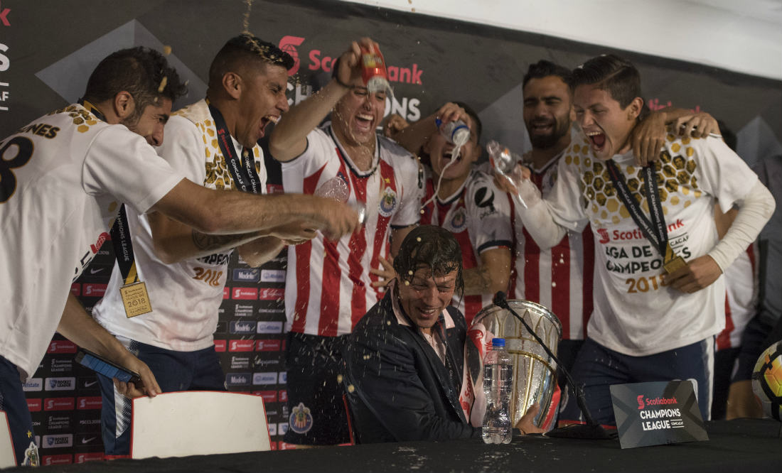 Matías Almeyda y sus jugadores celebrando el título de la Liga de Campeones de la Concacaf 2018