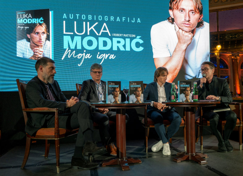 Luka Modric presentando su libro