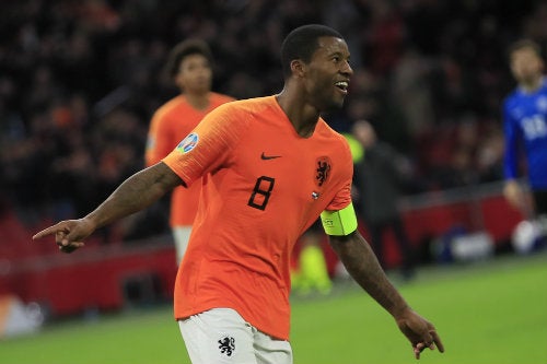 Georginio Wijnaldum festeja un gol con Holanda